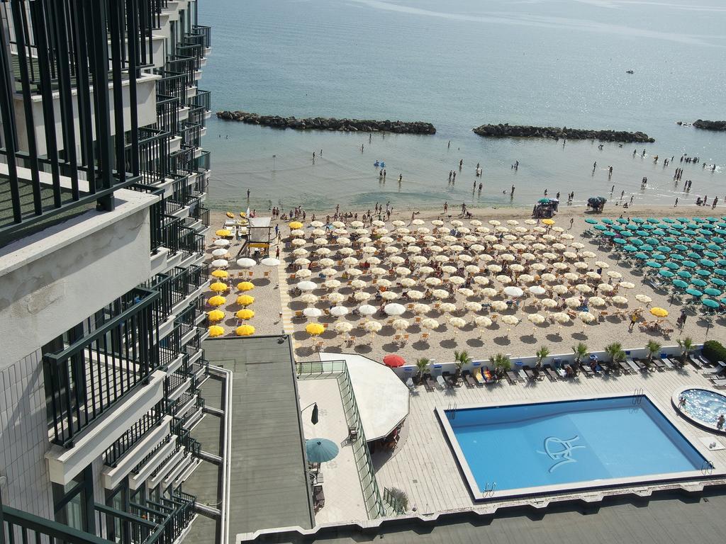 Club Esse Mediterraneo Montesilvano Exterior photo